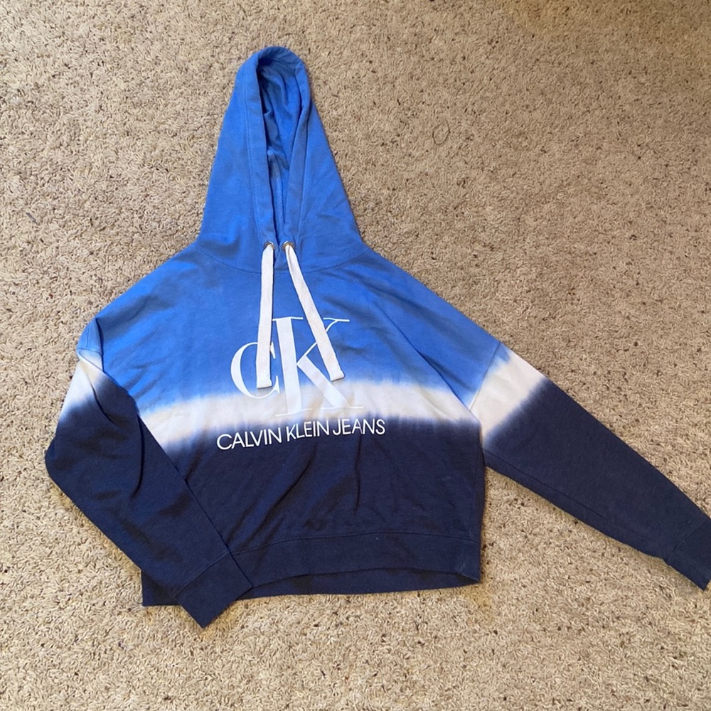 Hooded ling sleeve. Size medium